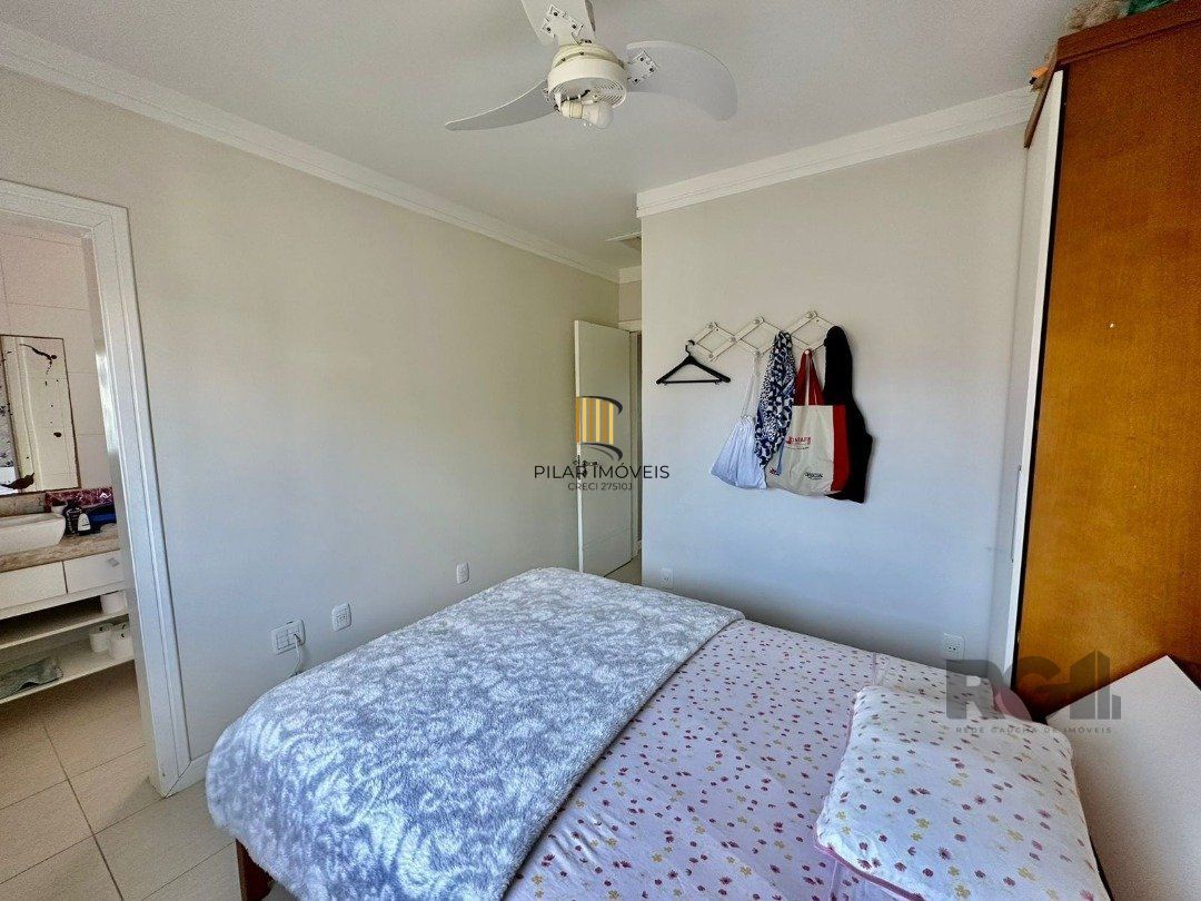 CASA EM CONDOMINIO COM TRES DORMITÓRIOS TRES SUITES