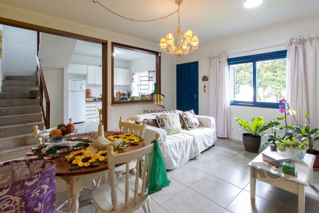Casa térrea, 3 quartos, edícula, com 2 suites, pátio - Bairro Guarujá