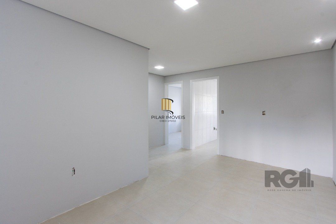 Casa  no Bairro Hípica, 100% reformada, 2 dormitórios, 1 vaga de garagem.