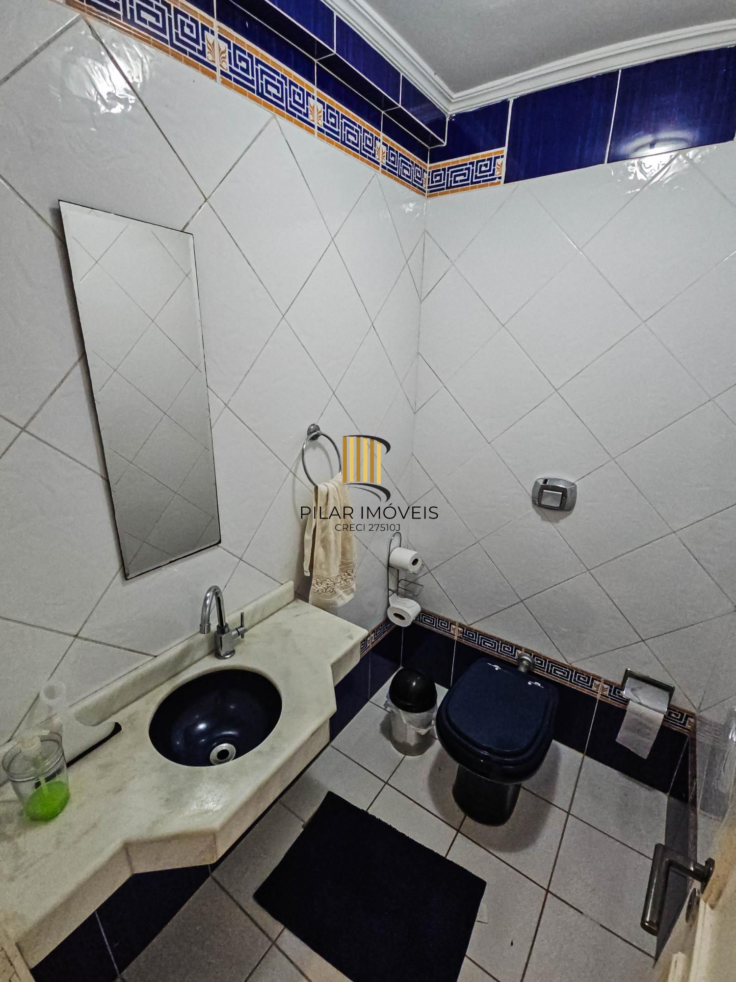 Casa na Vila Conceição, 3 dormitórios, 1 suíte, churrasqueira, lareira, 4 vagas, piscina aquecida e vista perene para o Rio.