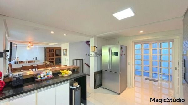 Casa em Condomínio na Pedra Redonda | 4 Dormitórios | 297m² | 4 Vagas | Solar Biarritz - Pilar Imóveis