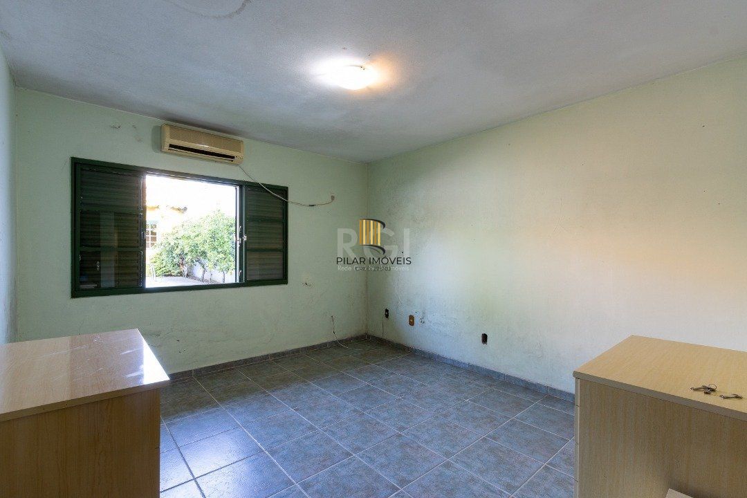 Casa para Venda - 244m², 3 dormitórios, sendo 1 suites, 2 vagas - Guarujá