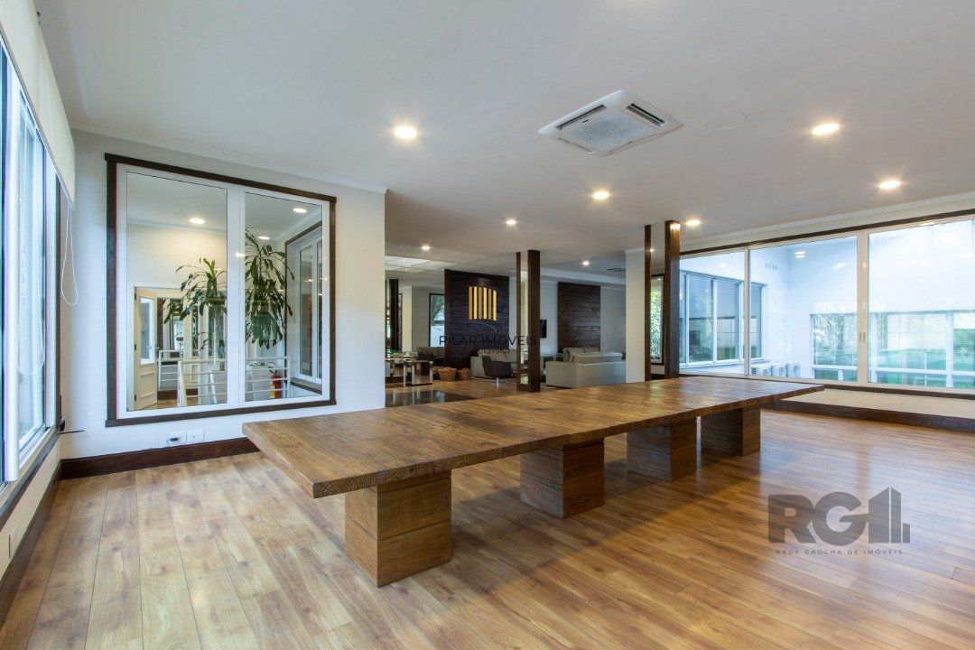 Casa em condominio, mobiliada com 741m² privativos , com 3 suítes- master