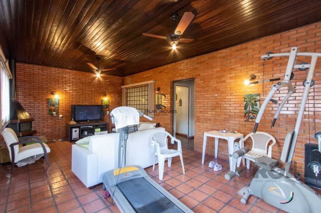 Casa para Venda - 500m², 4 dormitórios, sendo 1 suites, 4 vagas - Coronel Aparício Borges