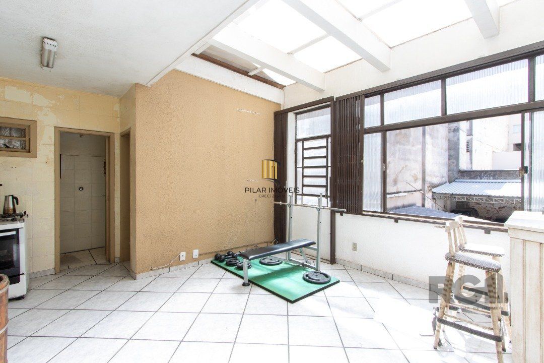 Apartamento de  186,66m2, 4 dormitórios, 1 suíte, 3 banheiros, 4 vagas,no bairro Rio Branco.