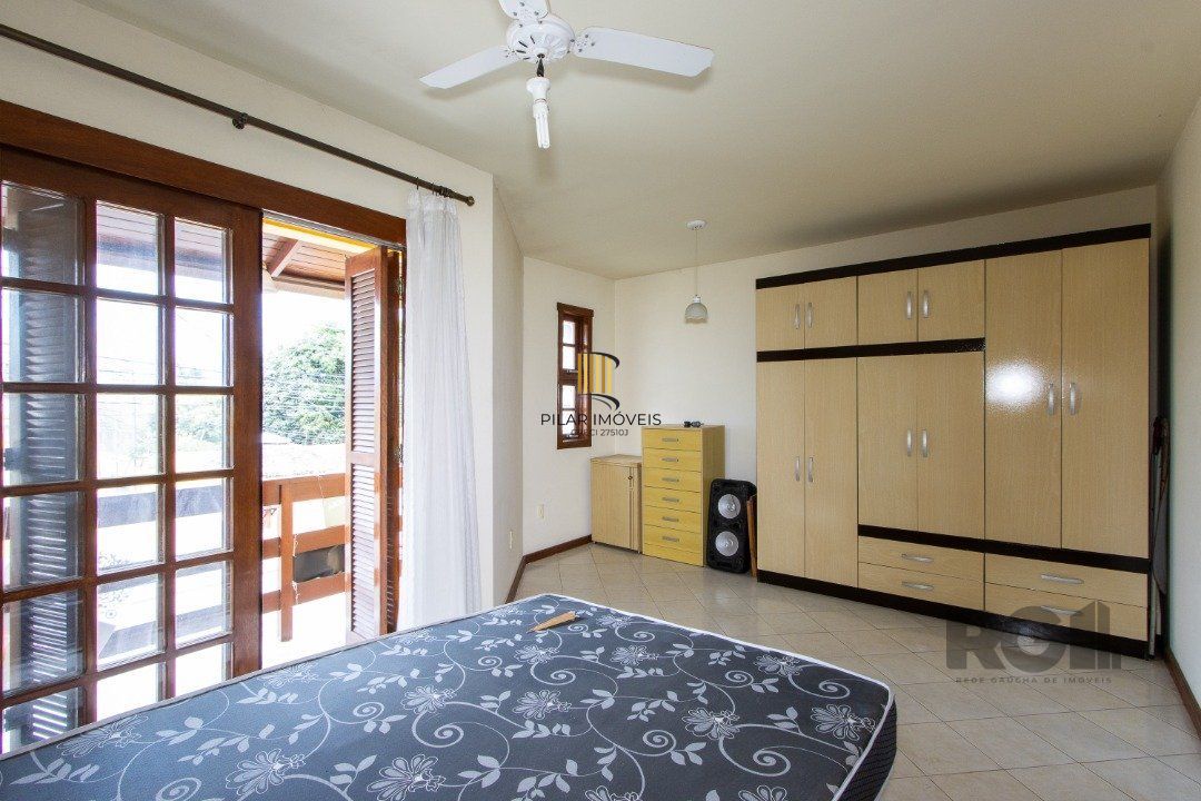 Casa em Condomínio na Zona Sul, no bairro Hípica, com 2 dormitórios, living para dois ambientes, cozinha mobiliada, lavabo