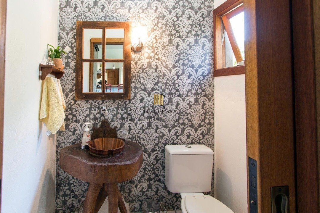 Casa para Venda - 250m², 3 dormitórios, sendo 2 suites, 3 vagas - Ponta Grossa