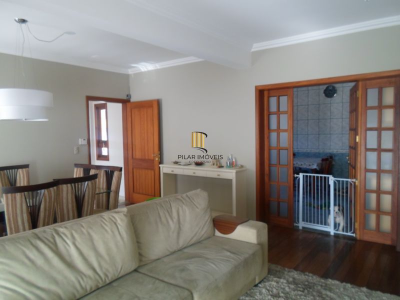 Casa para Venda - 400m², 6 dormitórios, sendo 2 suites, 5 vagas - Santo Antonio