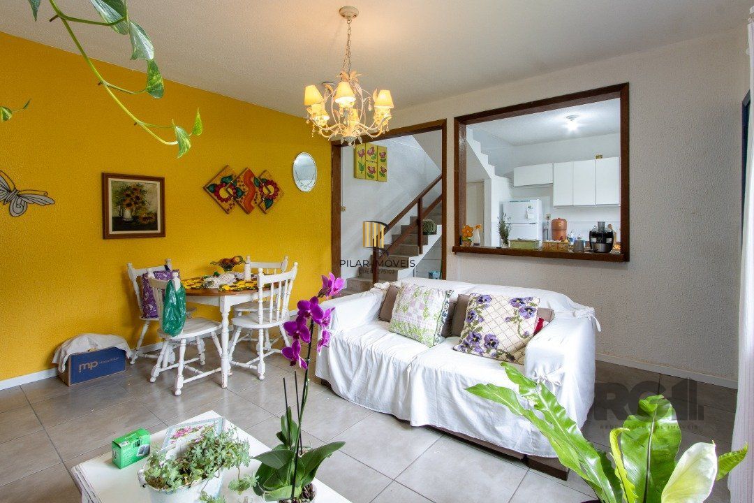 Casa térrea, 3 quartos, edícula, com 2 suites, pátio - Bairro Guarujá