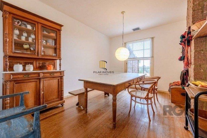 Casa com 3 dormitórios, 153 m² no bairro Vila Conceição, zona sul de Porto Alegre/RS.