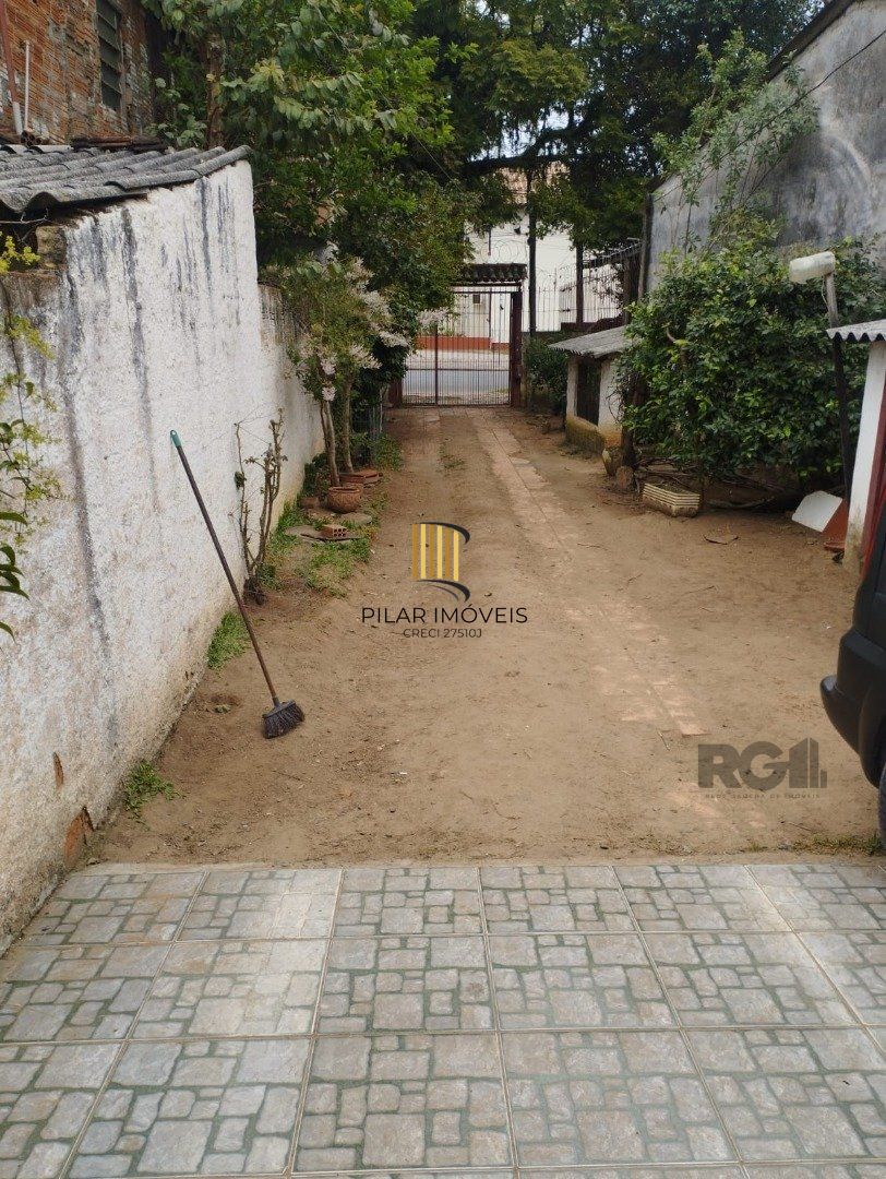Casa 2 dormitórios no bairro Camaquã