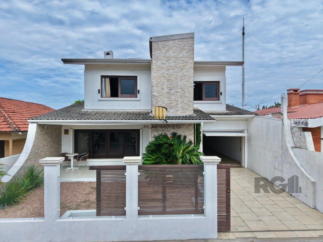 Sobrado 4 dormitórios no bairro Rainha do Mar - Pilar Imóveis