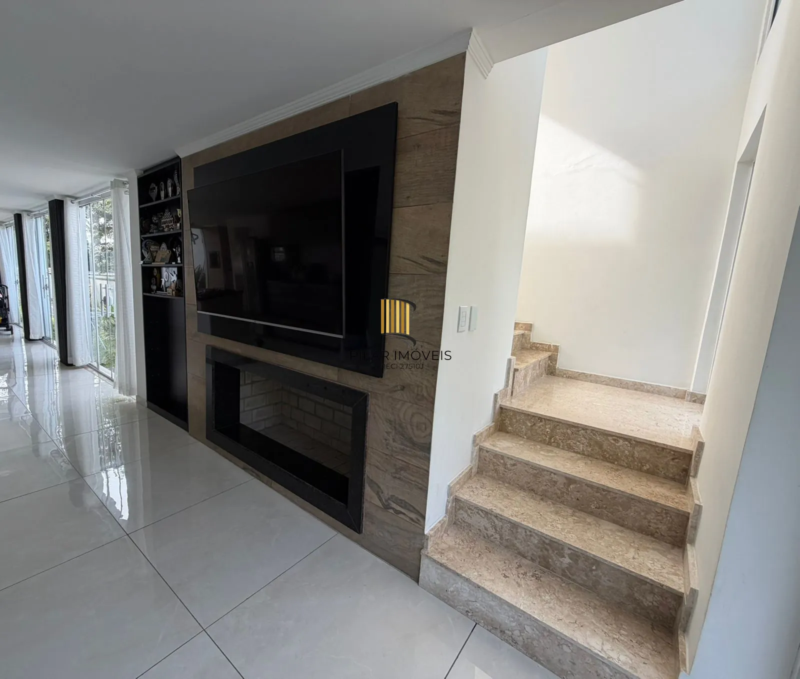 CASA TOTALMENTE MOBILIADA, 3 SUITE, 3 VAGAS - BAIRRO HIPICA