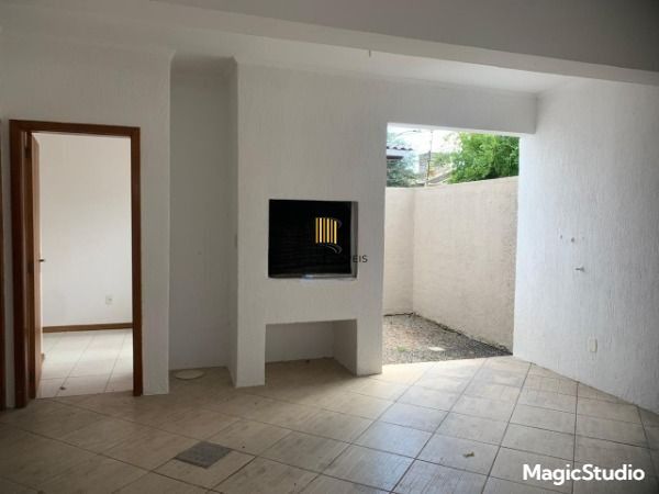 Casa de 3 Pavimentos com Sacadas, Lareira e Espaço Gourmet