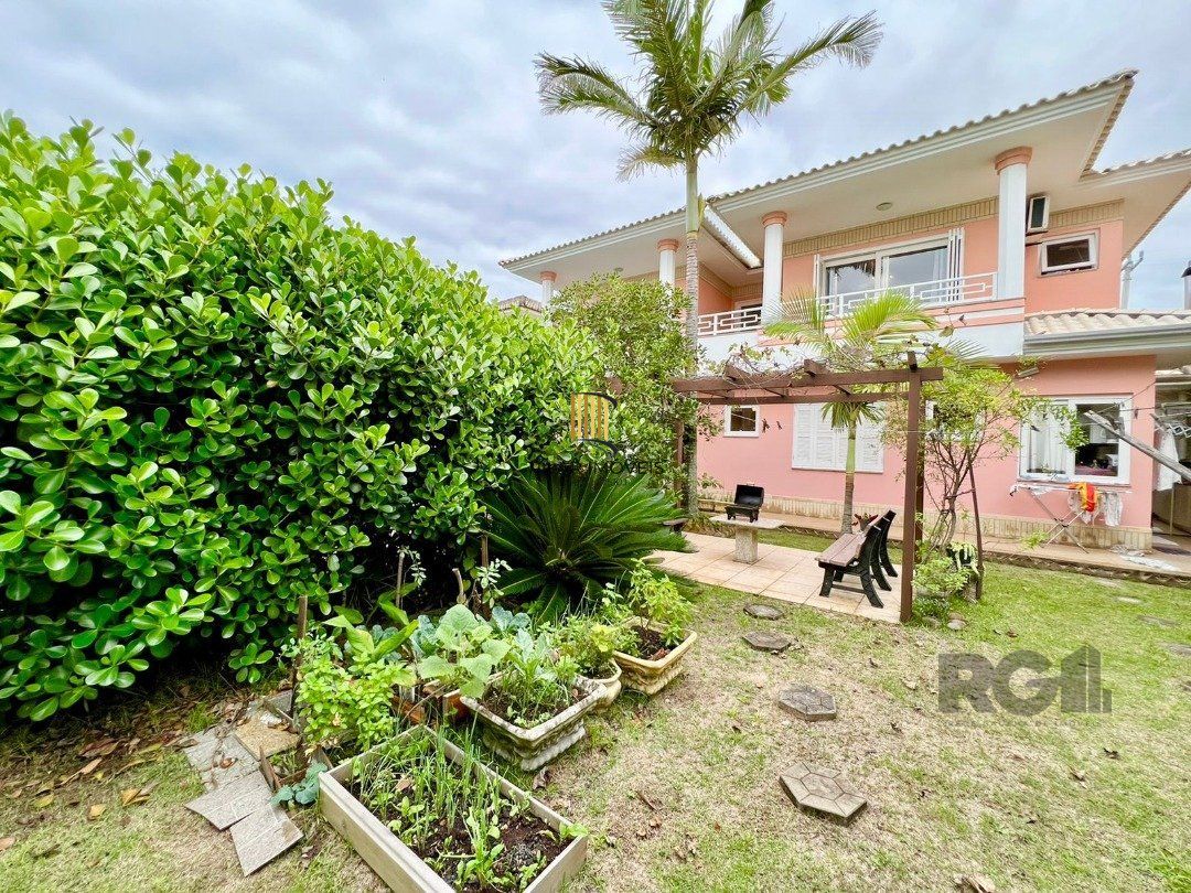 Magnífica casa  linda, 360m2  de  área  construída