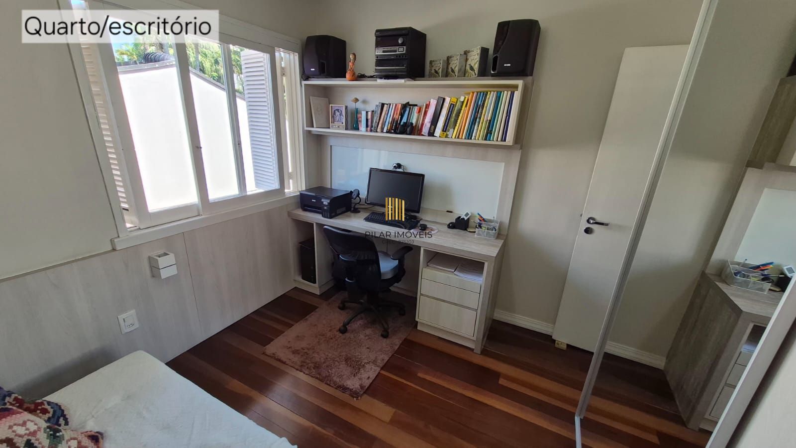 Excelente casa de 4 dormitórios, 1 suíte e 2 vagas em Novo Hamburgo.