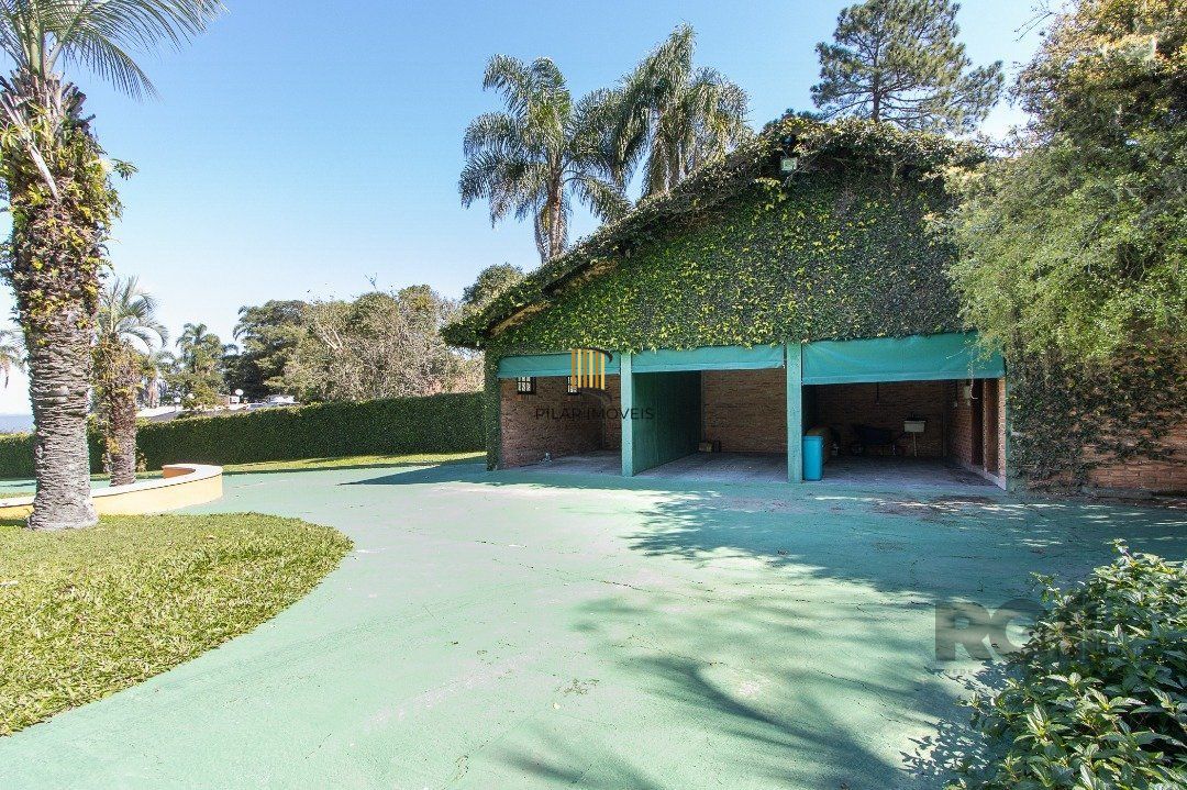 Terreno de 5.200m², rodeado pela natureza, possuindo 482m² de área construída