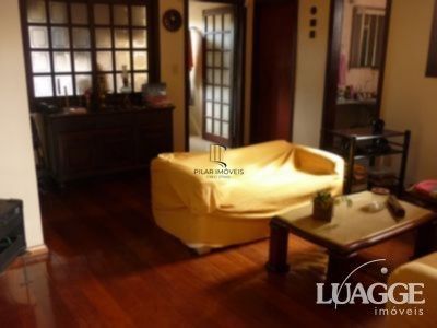 casa com 4 dormitórios, sendo uma suíte , e 530 area privativa