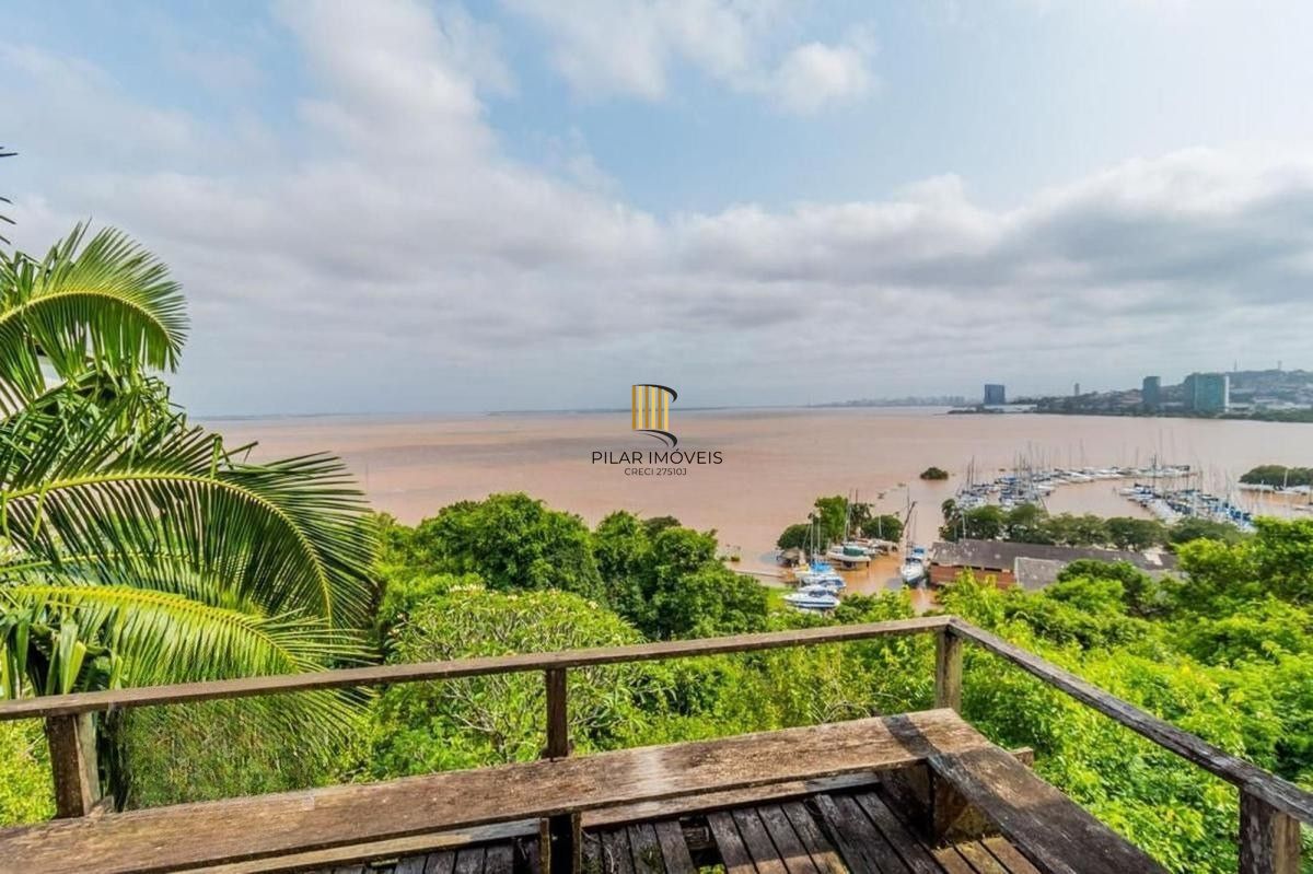 Casa com 5 dormitórios e 3 vagas no bairro Assunção