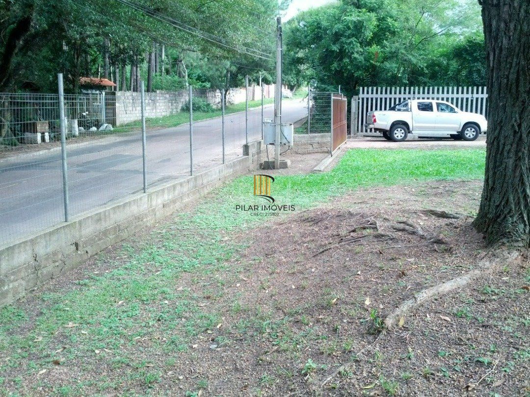 terreno com 2.500m² de área cercado com muro de concreto