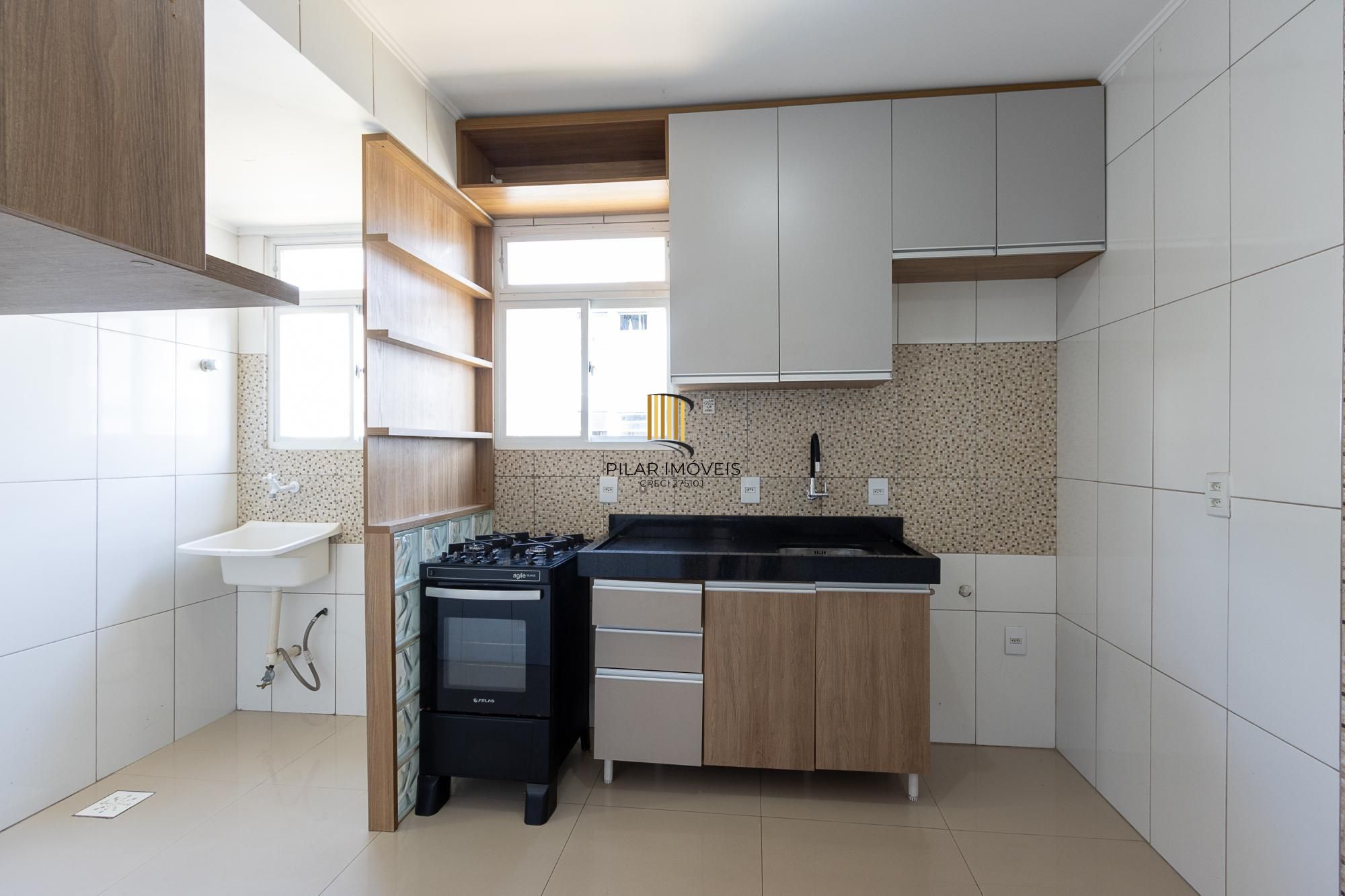 APARTAMENTO REFORMADO, 3 QUARTOS, 1 VAGA ROTATIVA - BAIRRO CAMAQUÃ