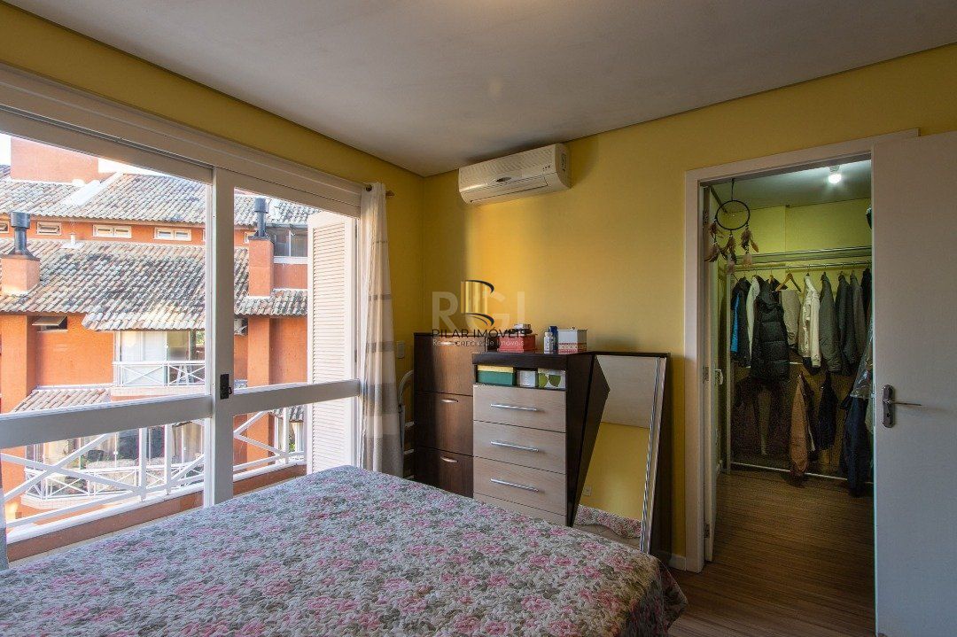 Casa de Condomínio 4 dormitórios no bairro Vila Assunção