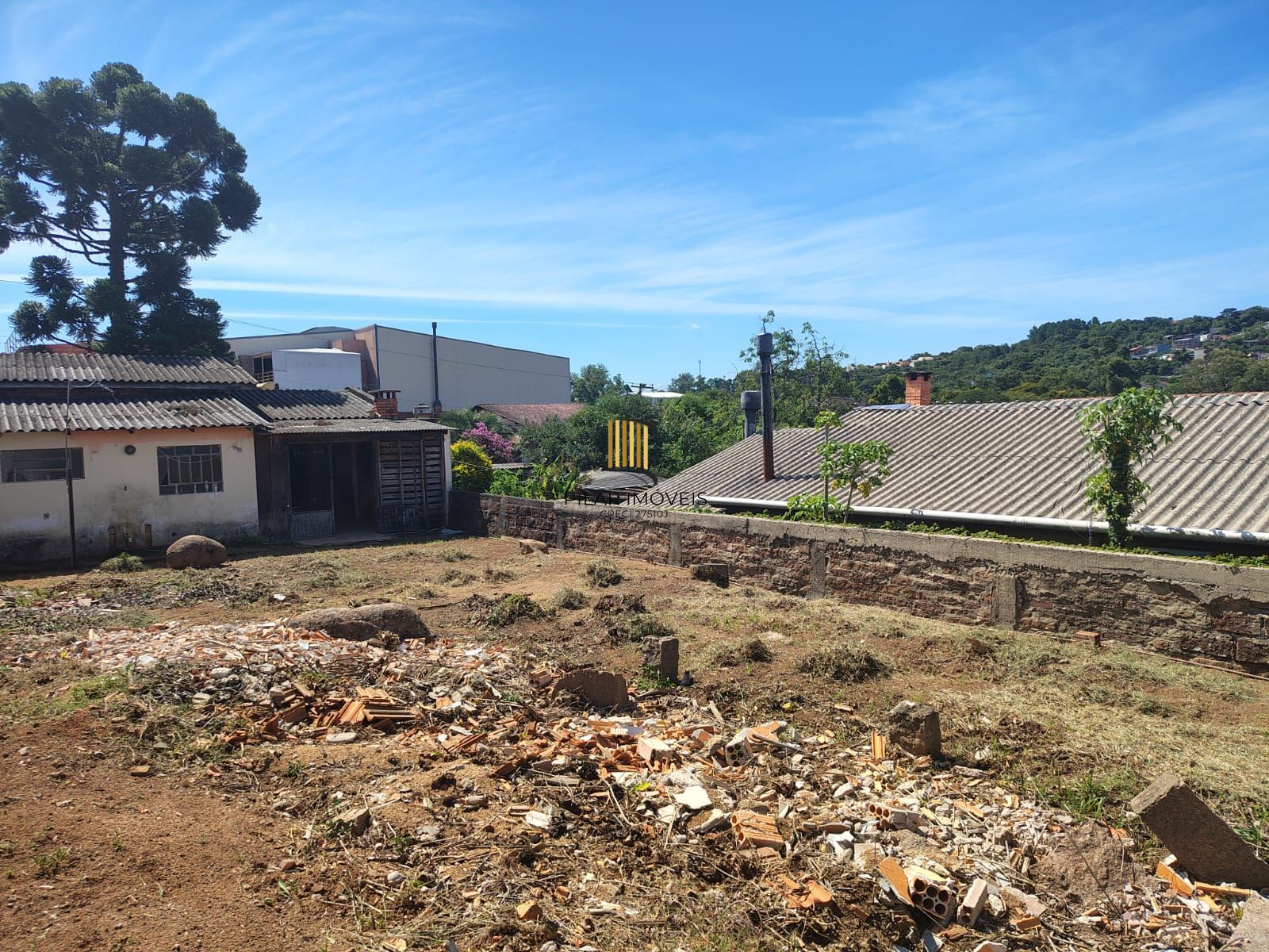 Casa térrea no bairro Vila Nova.