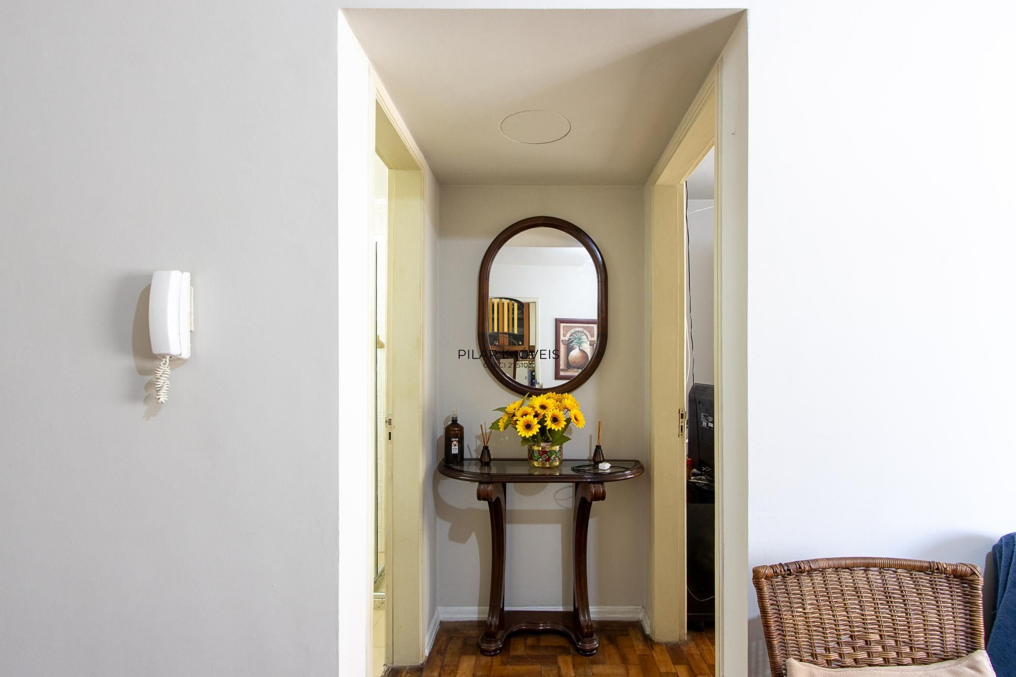 Apartamento com 1 quarto com vaga coberta e escriturada no bairro Cristal.