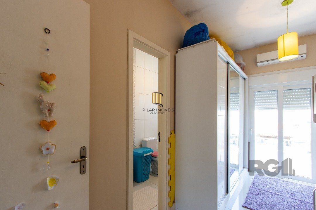 Casa 2 dormitórios no bairro Guarujá