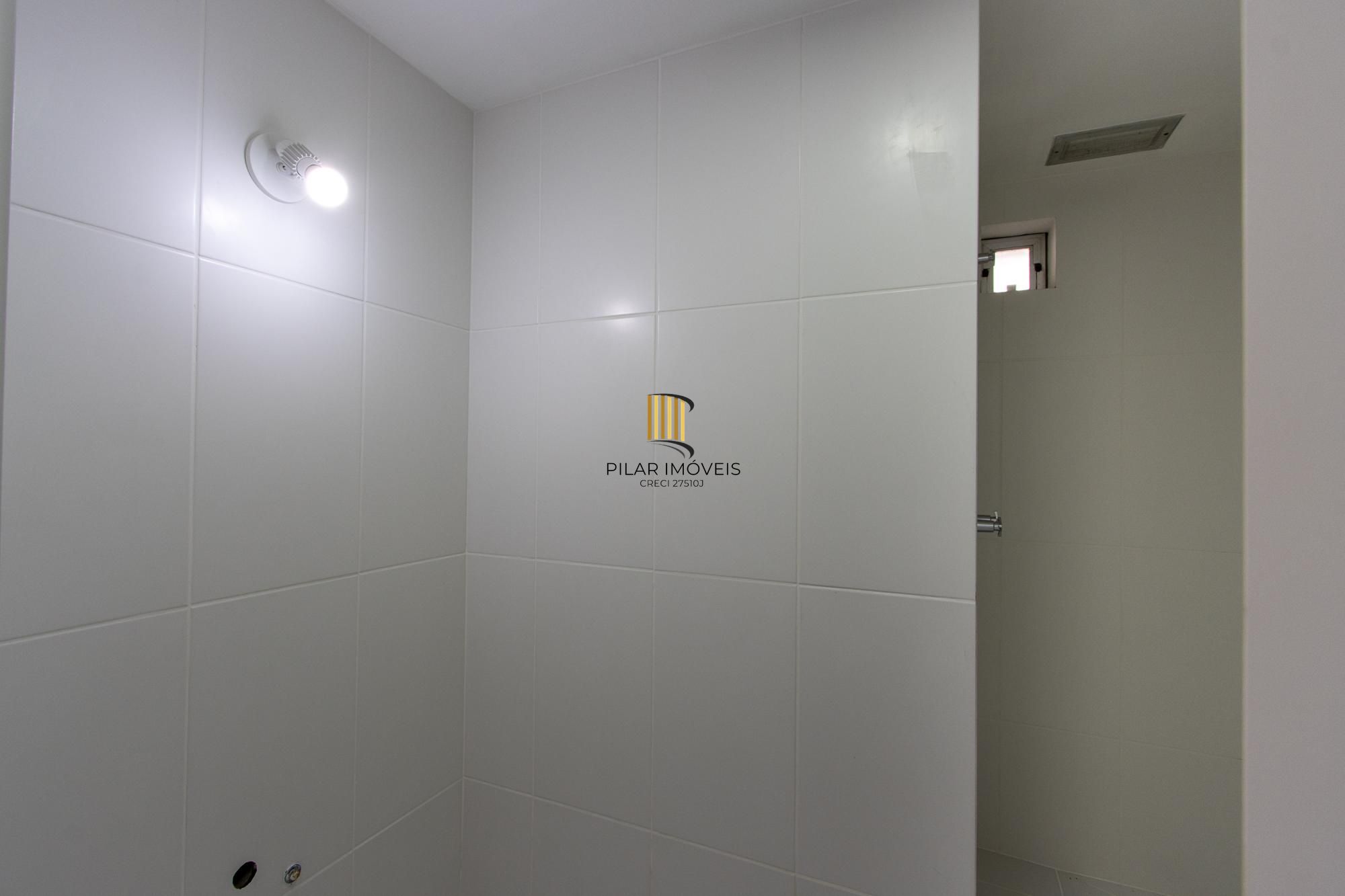 Apartamento no Menino Deus com 2 dormitórios e garagem