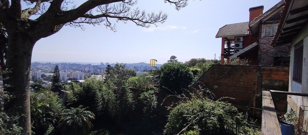 Casa com 4 quartos, suite, piscina, amplo terreno - Bairro Sétimo Céu