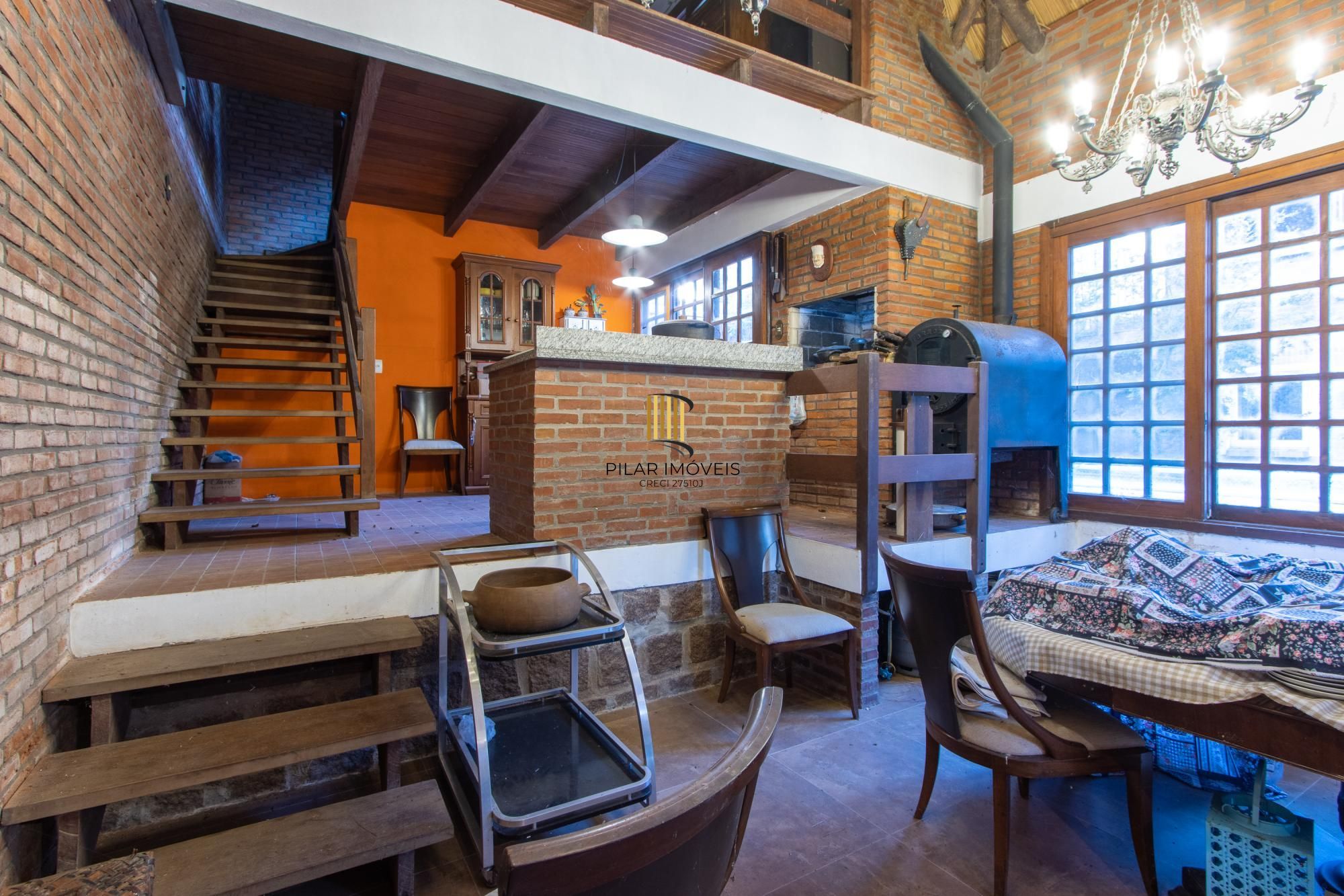Excelente Casa em Condominio Fechado com 440,60m Dormitórios, sendo 2 Suítess