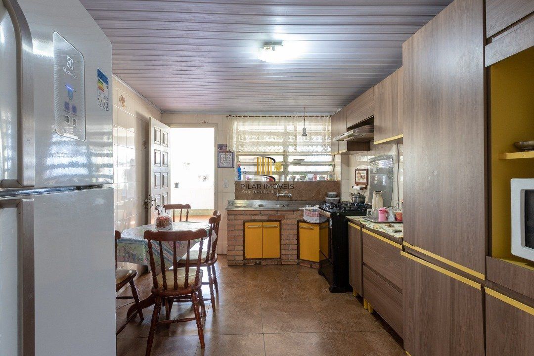 Casa para Venda - 280m², 3 dormitórios, sendo 1 suites, 2 vagas - Nonoai