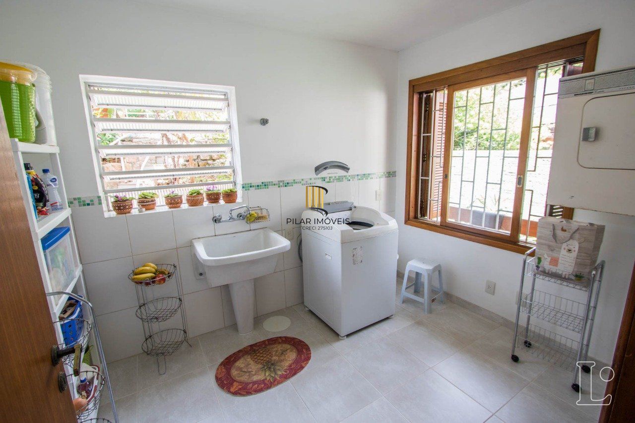 Casa para Venda - 416.89m², 4 dormitórios, sendo 1 suites, 5 vagas - Tristeza