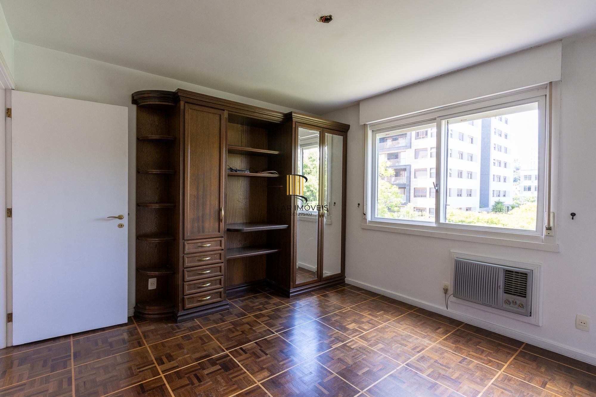 Apartamento amplo e bem localizado no Menino Deus!!