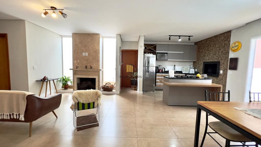 Casa térrea com piscina  no Guarujá