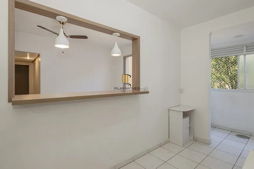 Apartamento de 2 quartos, no Bairro Tristeza, semi-mobiliado, com vaga escriturada.