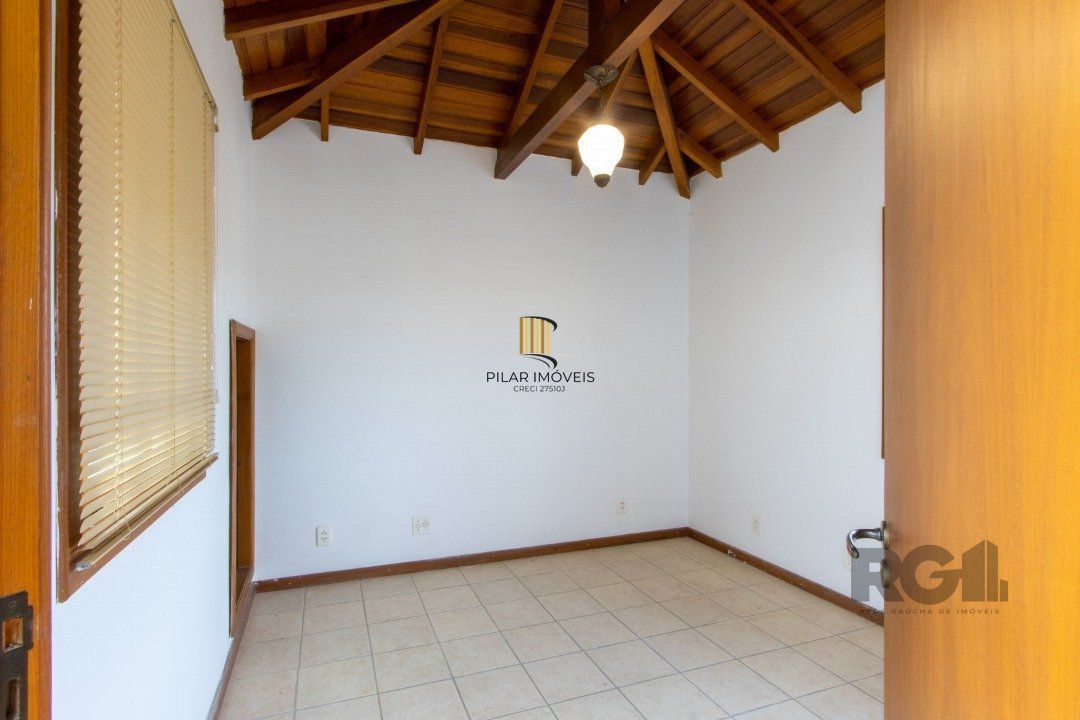 Casa 4 dormitórios no bairro Ipanema