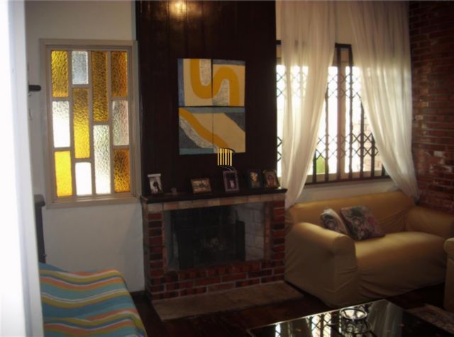 Casa para Venda - 238m², 4 dormitórios, sendo 1 suites, 2 vagas - Medianeira