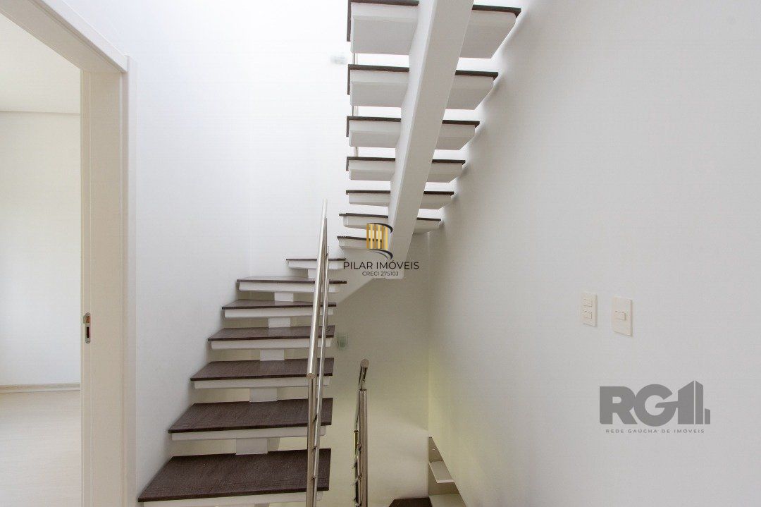 Casa em Condomínio, 197m², 3dormitórios, bairro Glória