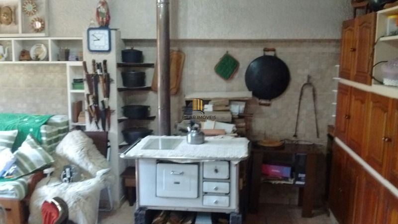 Casa para Venda - 200m², 3 dormitórios, 2 vagas - Centro