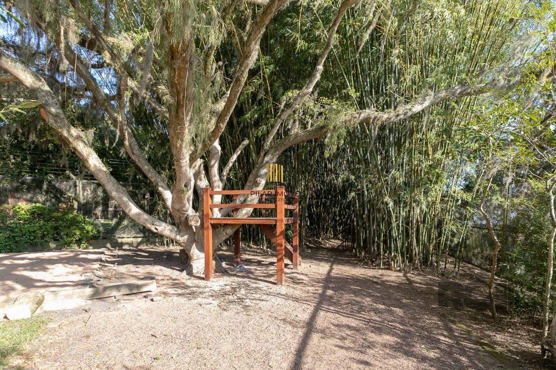 Casa mobiliada no Condomínio Las Rocas com 3 suítes,