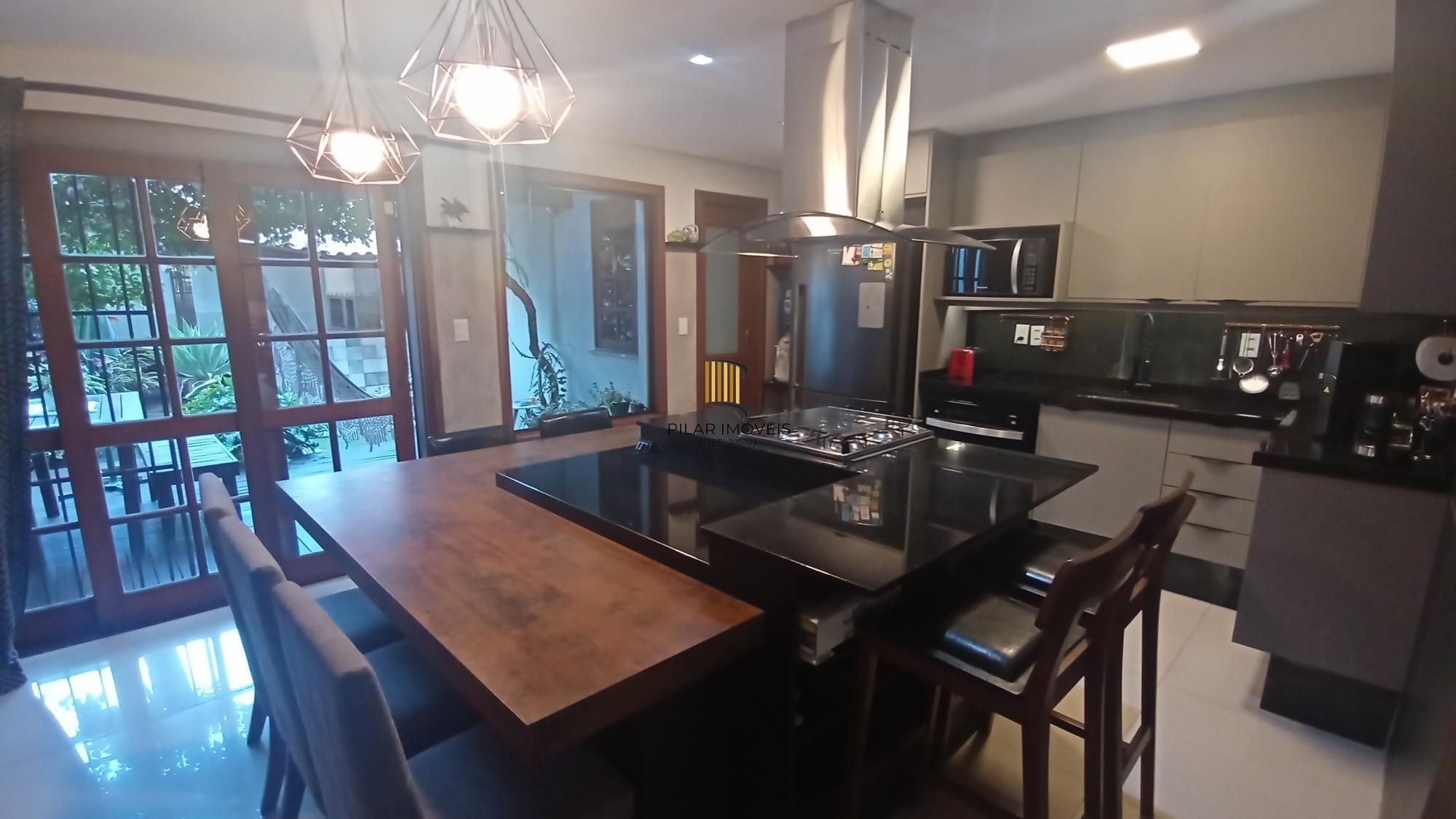 Casa de Condomínio com 3 Suítes, no bairro Tristeza