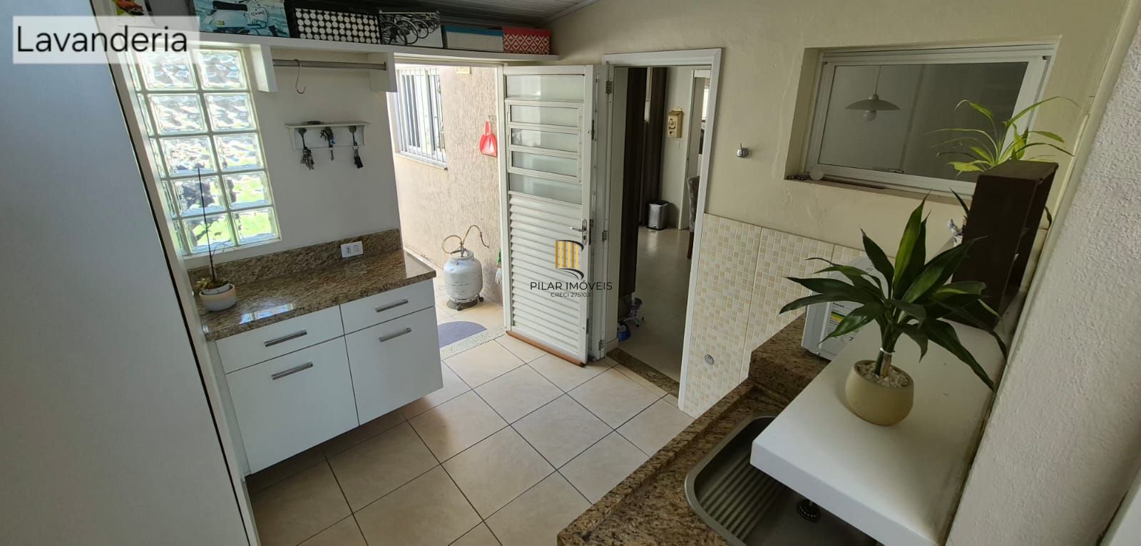 Excelente casa de 4 dormitórios, 1 suíte e 2 vagas em Novo Hamburgo.