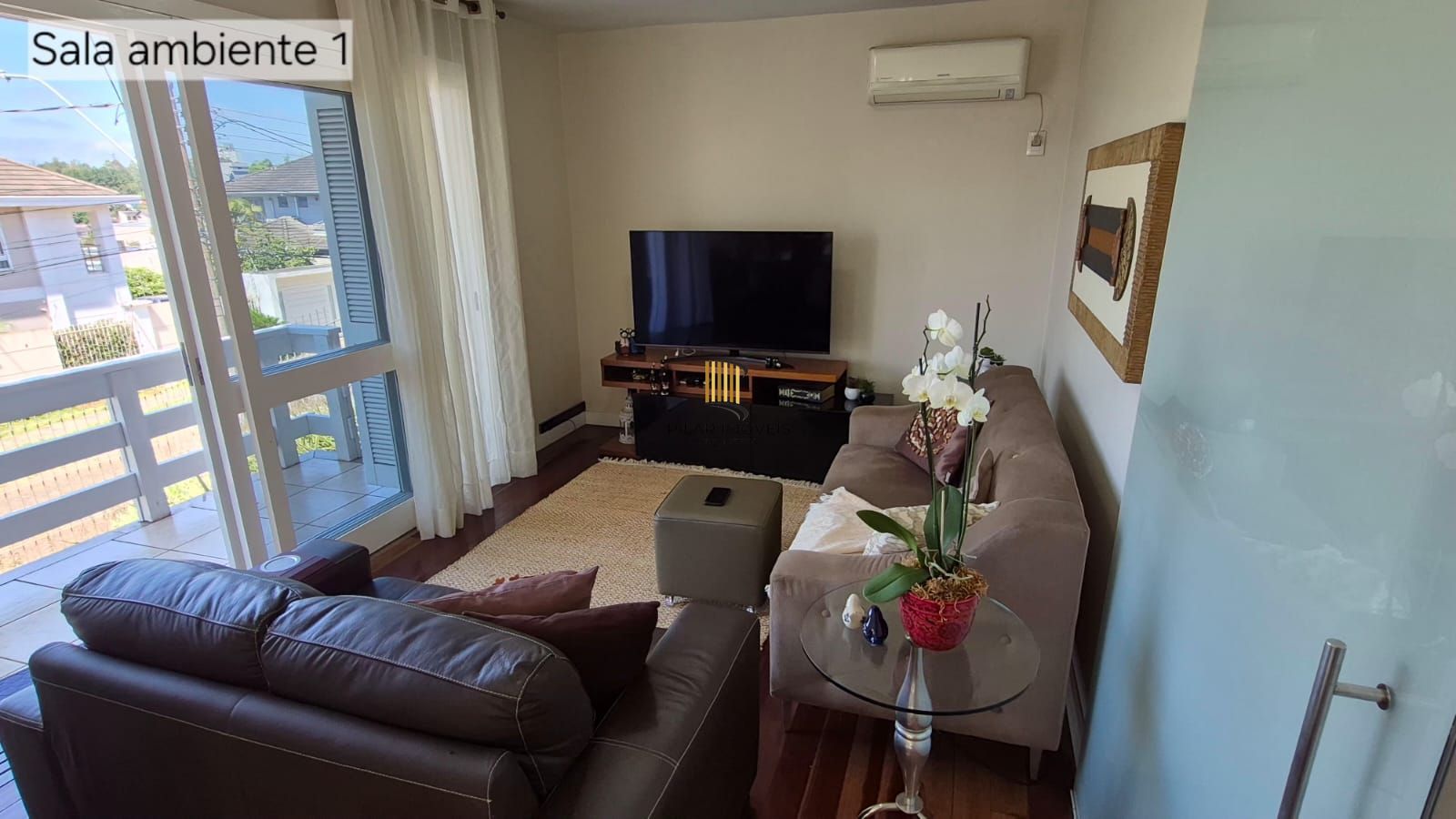 Excelente casa de 4 dormitórios, 1 suíte e 2 vagas em Novo Hamburgo.