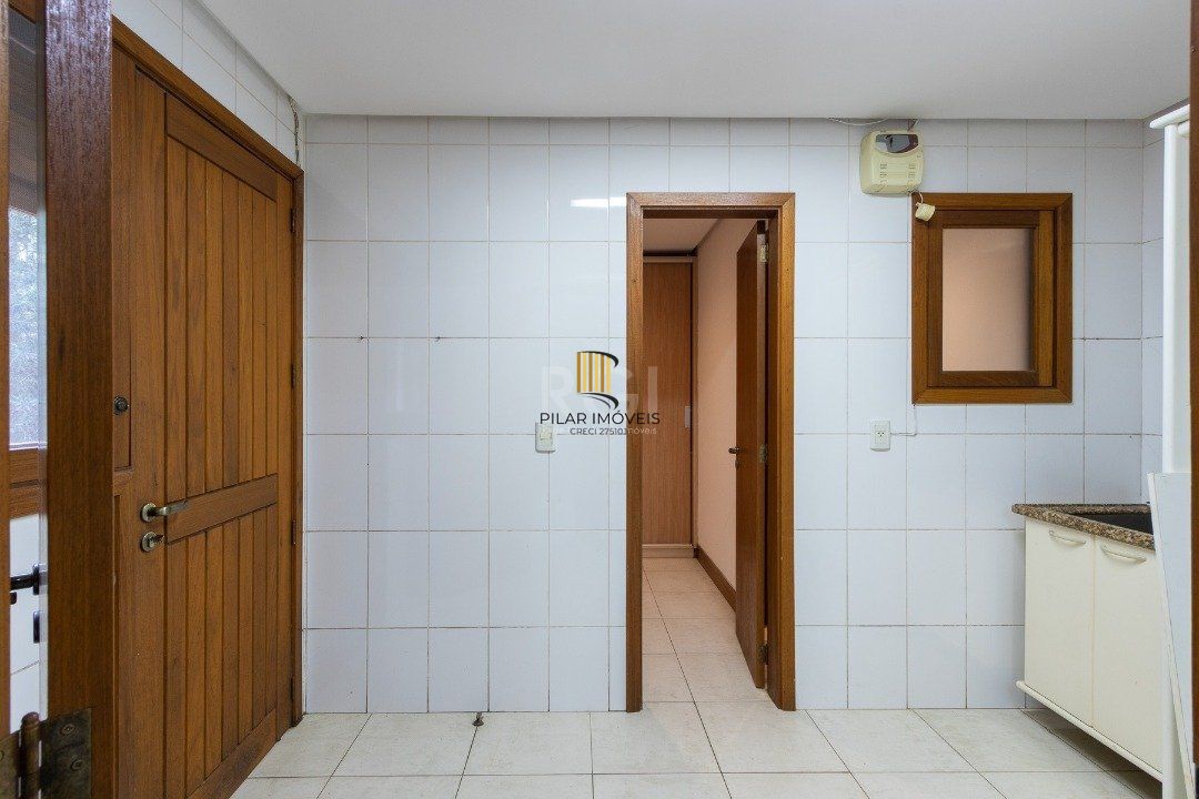 Casa em condomínio para Venda com 4 dormitórios, sendo 1 suites e 4 vagas no bairro Ipanema