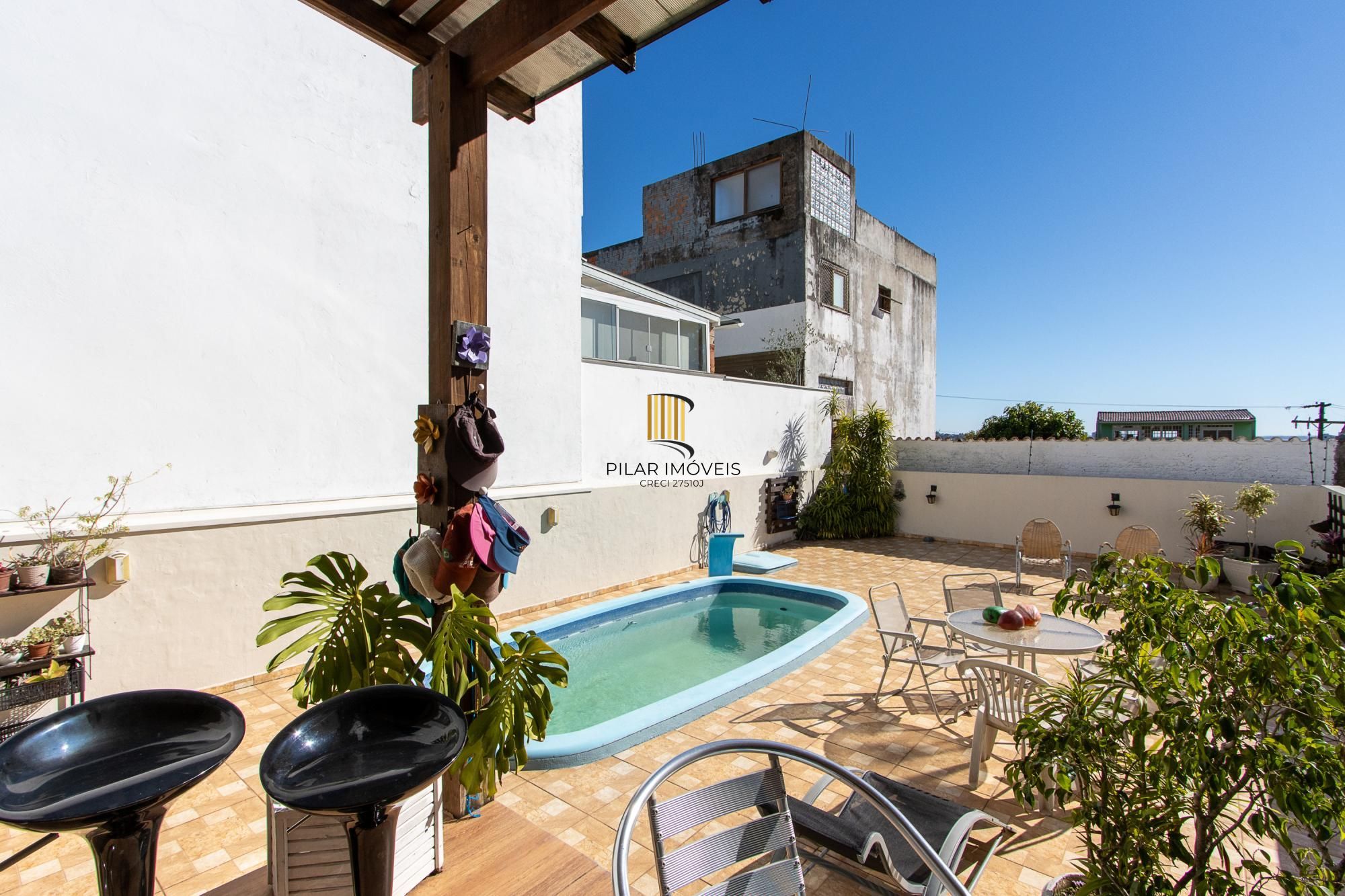 Casa com 3 dormitórios, suíte com closet e piscina no Condomínio Cinque Terre