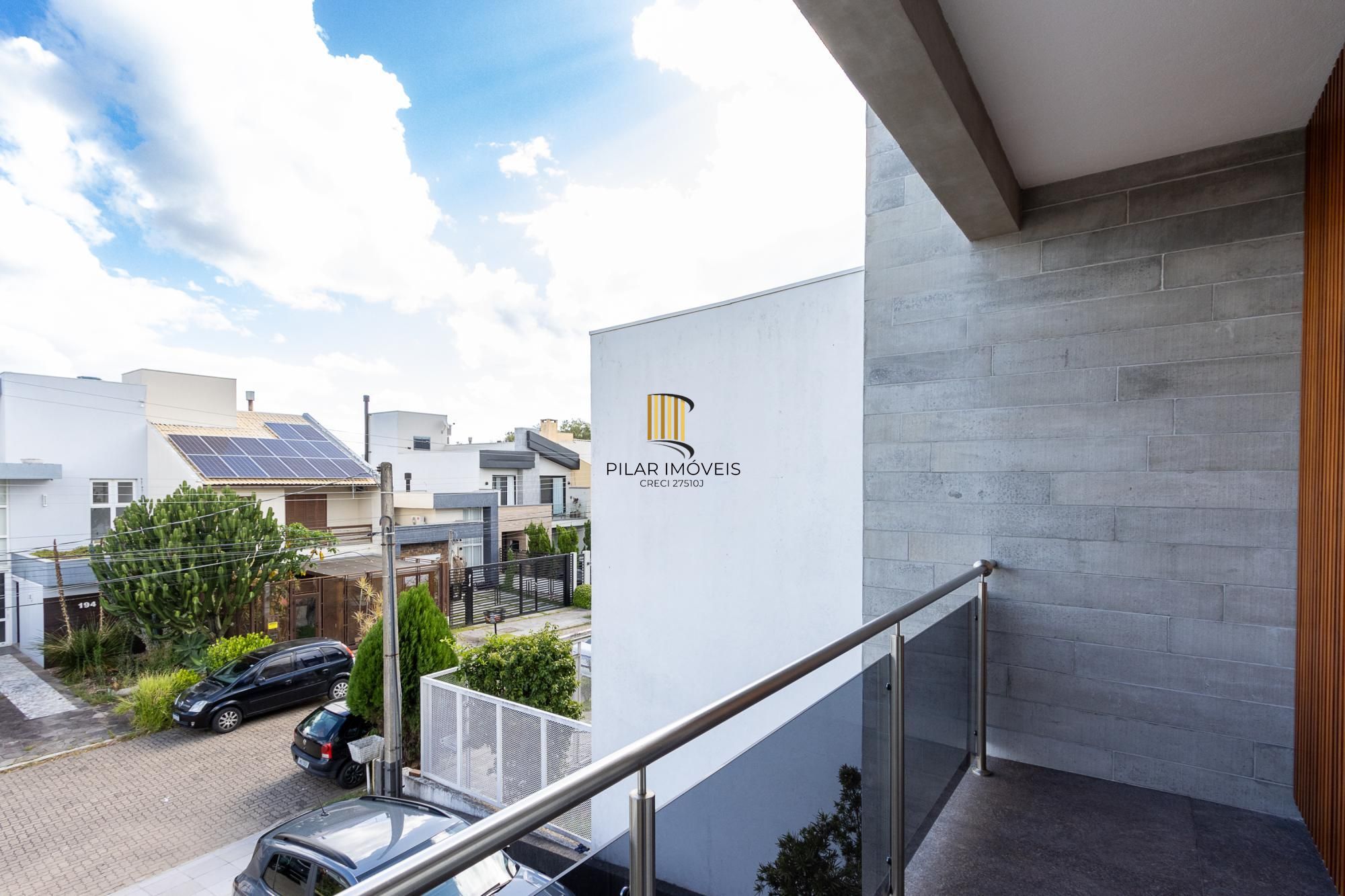 Casa 3 dormitórios no bairro Hípica