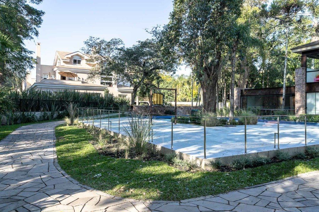 Casa mobiliada no Condomínio Las Rocas com 3 suítes,