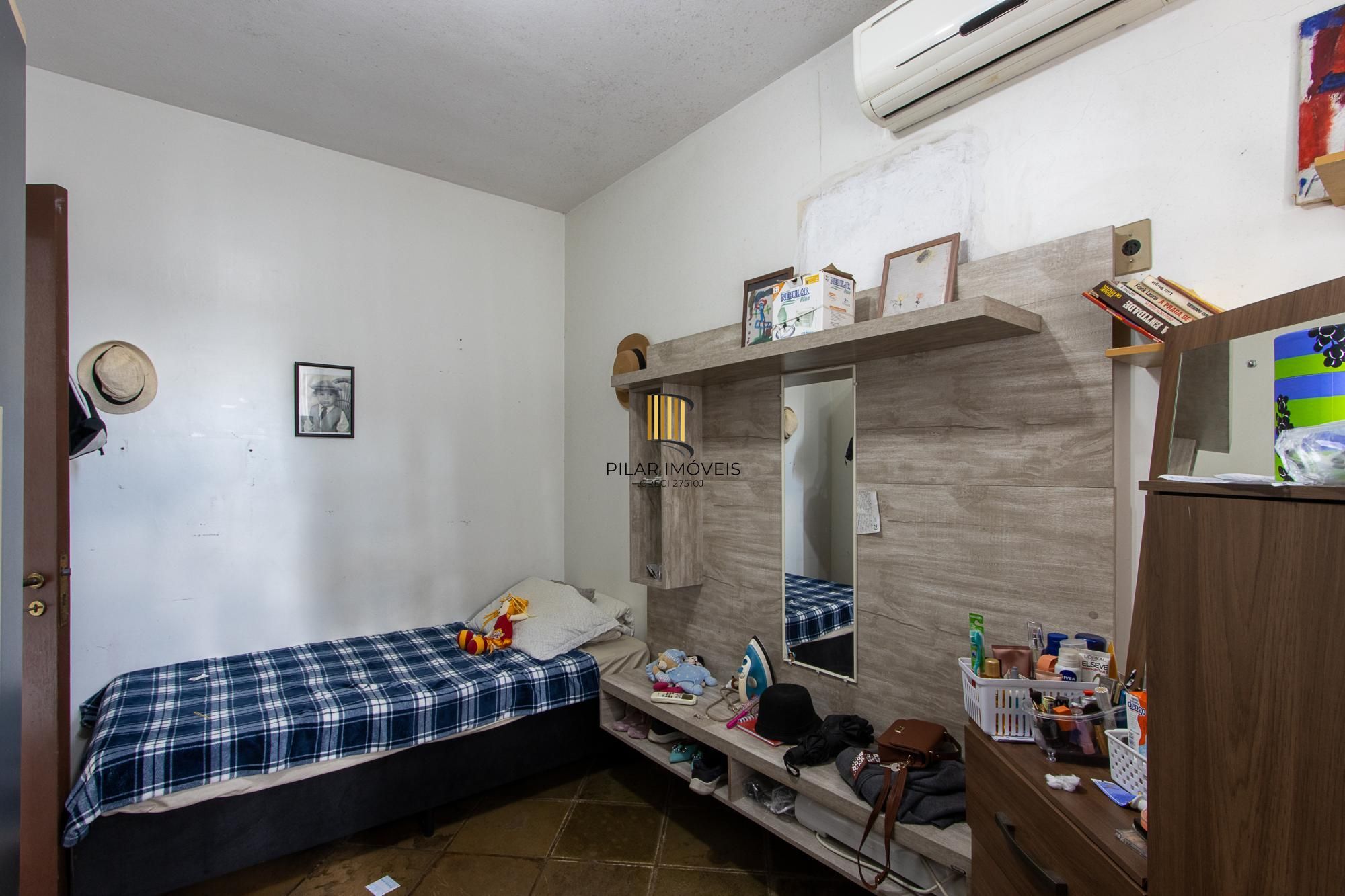 Casa 4 dormitórios no bairro Vila Nova